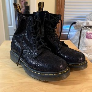 Dr. Martens - 1460 Pascal - Crackled Black Boots - Women’s Size 7 - EUC